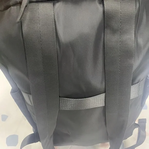 lululemon Everyday Backpack 2.0 23L Backpack - Picture 7 of 11